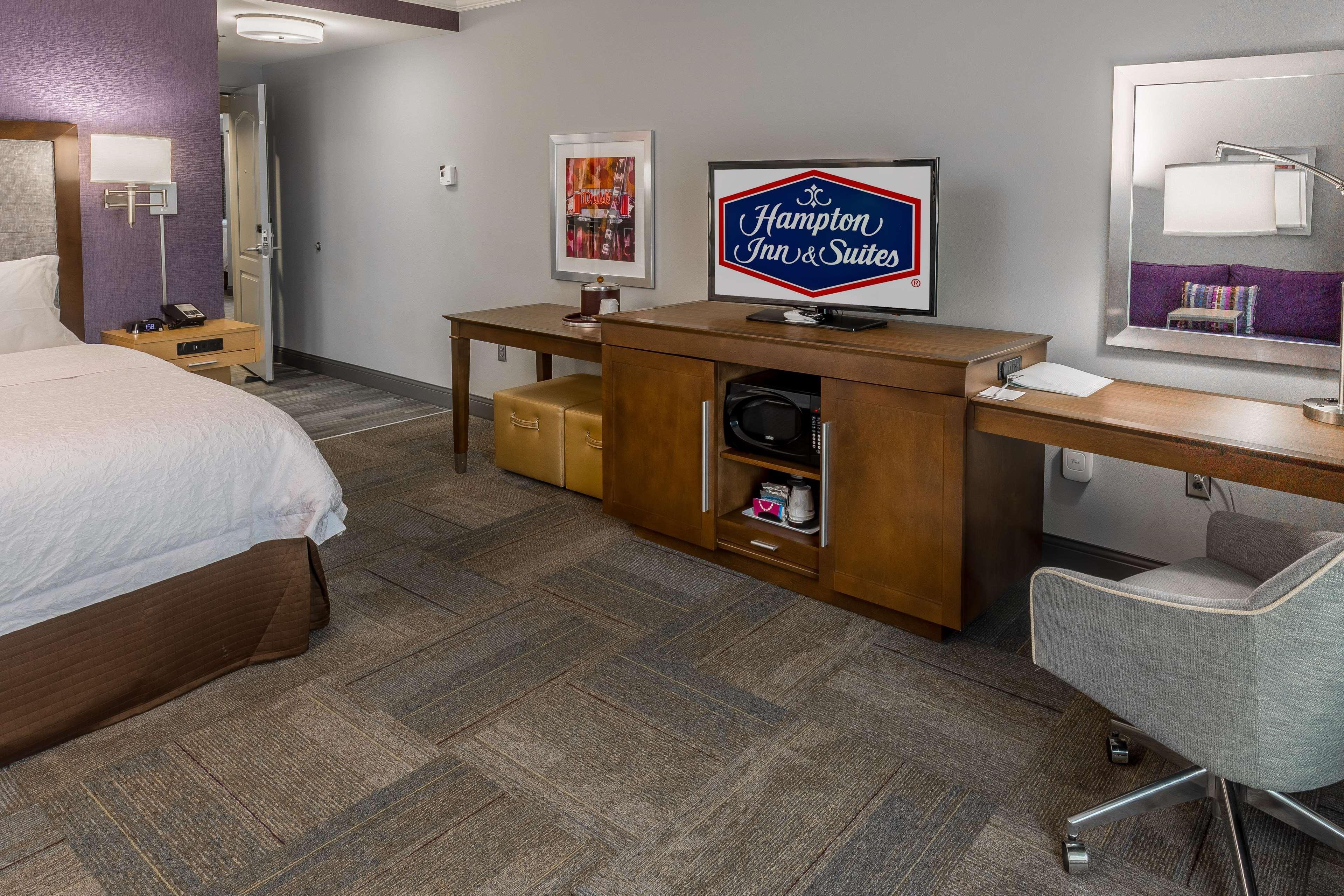 Hampton Inn & Suites Дублин Экстерьер фото