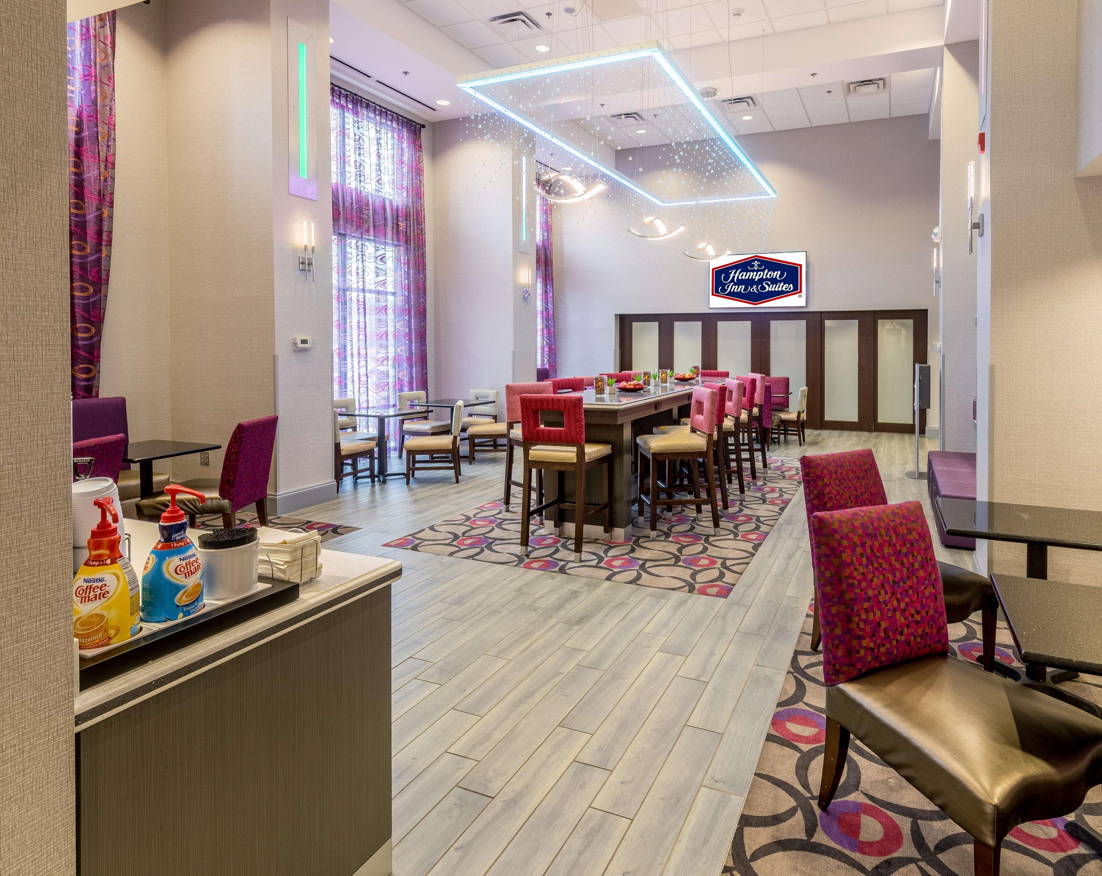 Hampton Inn & Suites Дублин Экстерьер фото