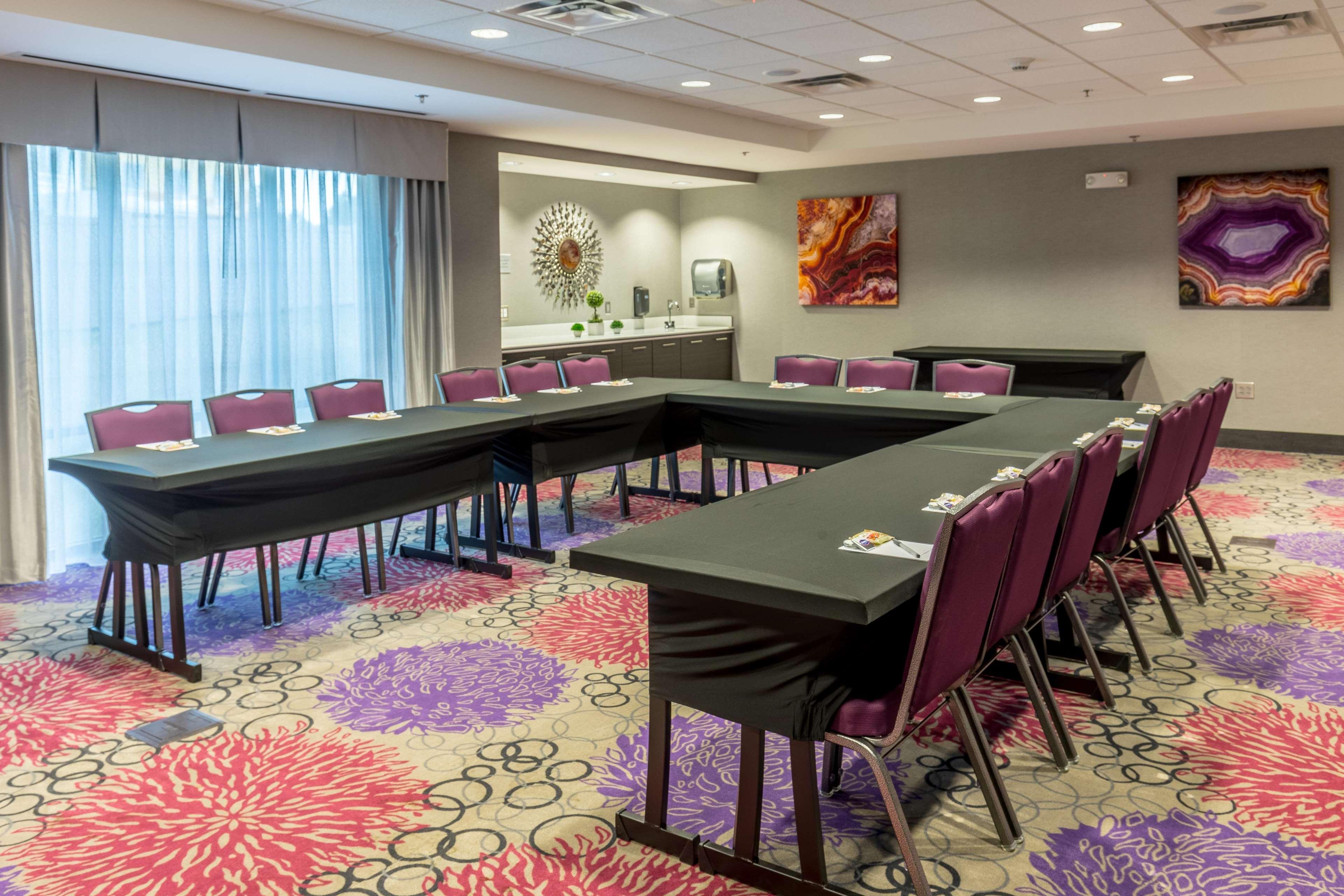 Hampton Inn & Suites Дублин Экстерьер фото