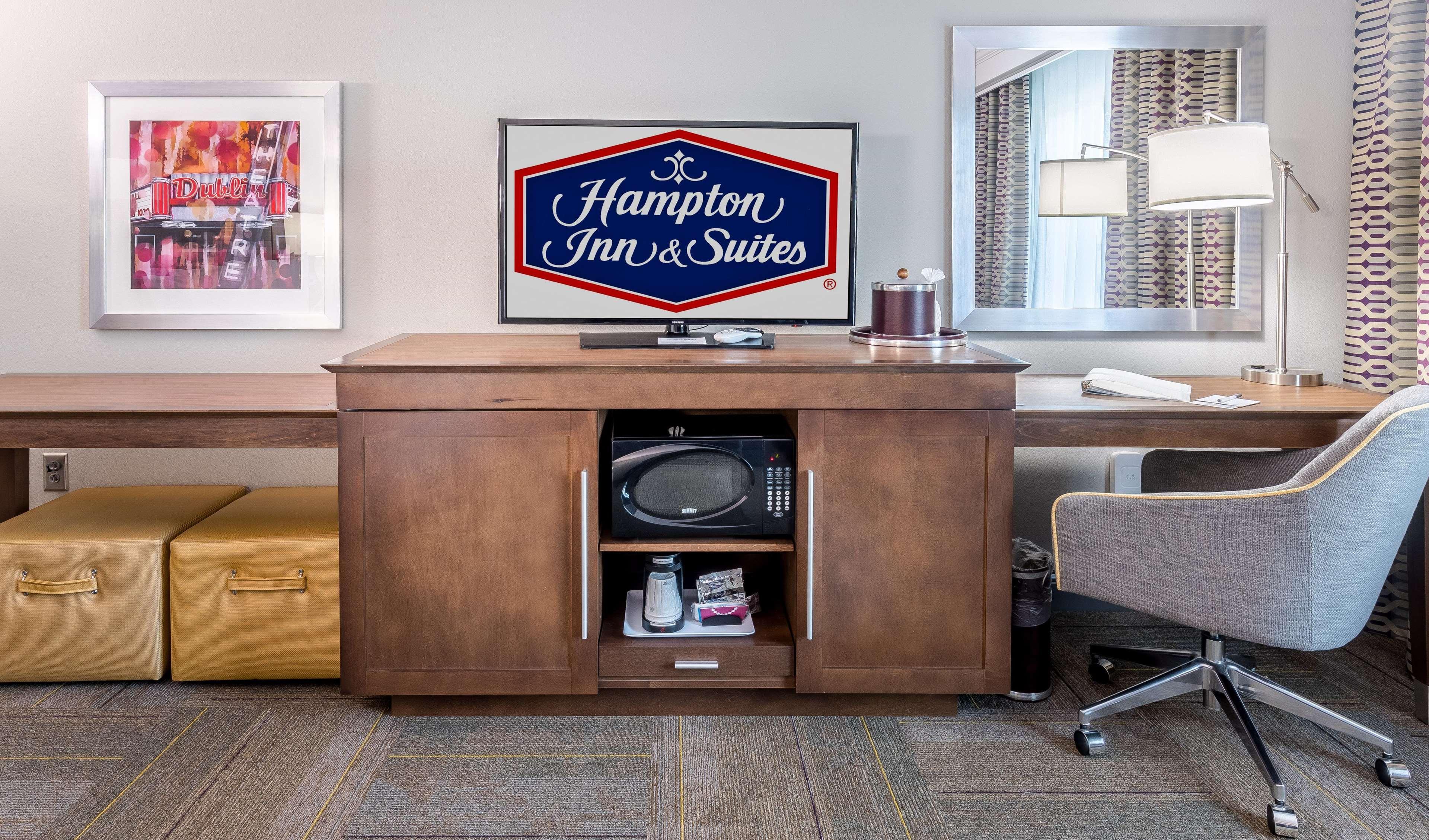 Hampton Inn & Suites Дублин Экстерьер фото
