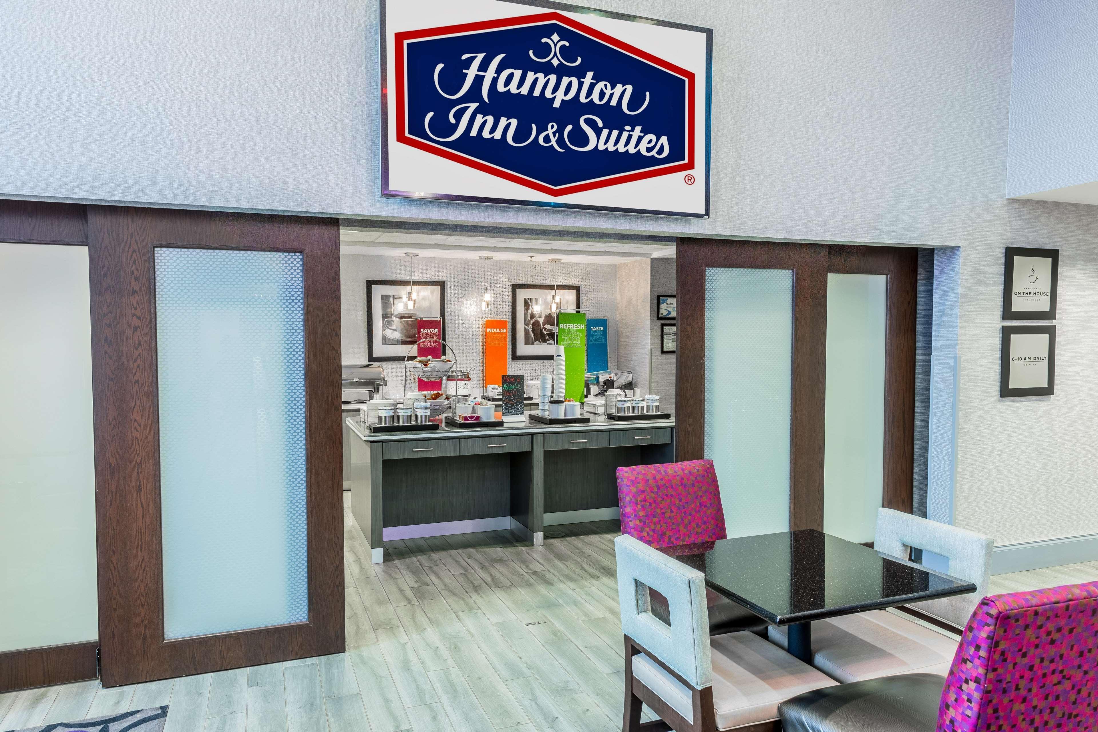 Hampton Inn & Suites Дублин Экстерьер фото