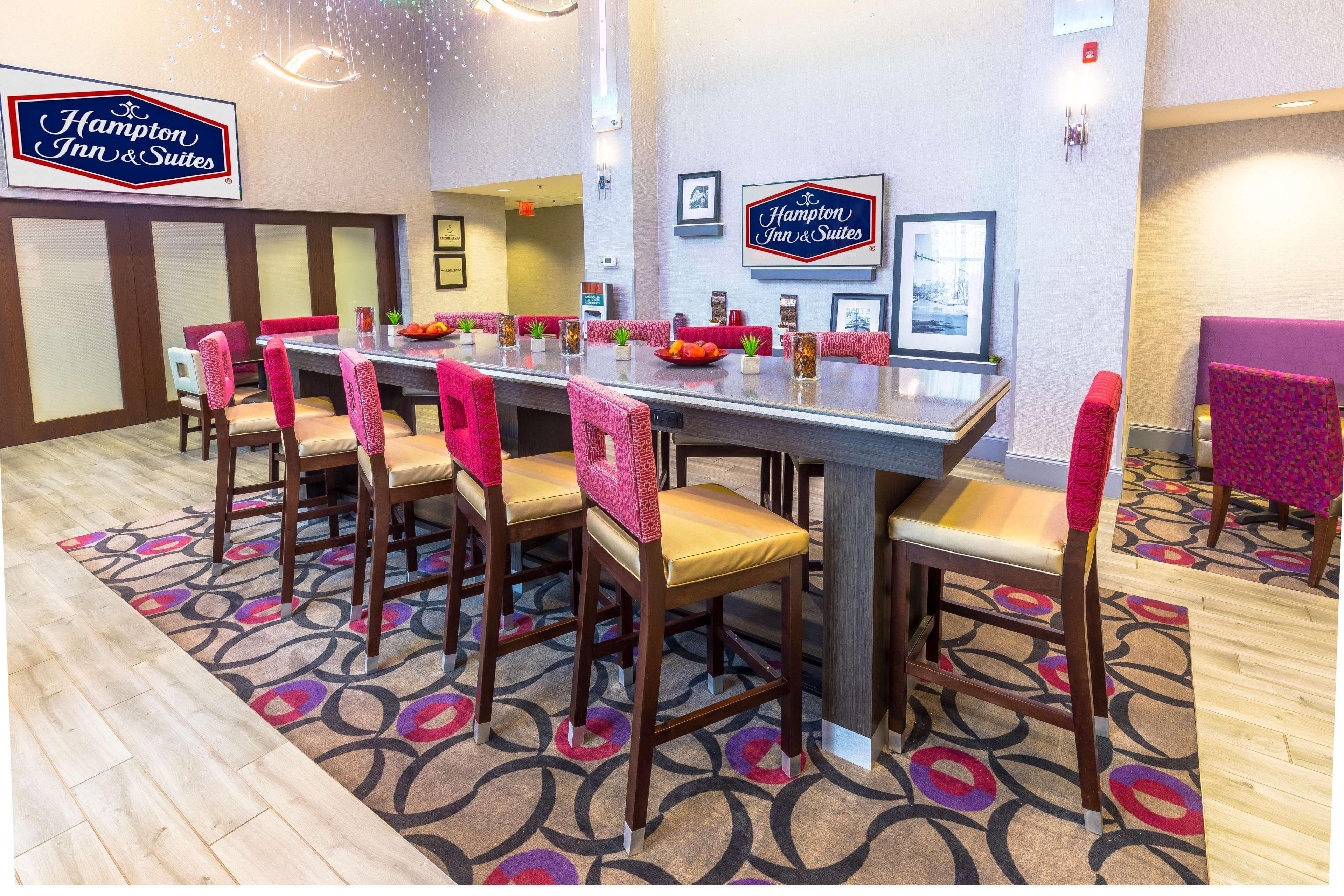 Hampton Inn & Suites Дублин Экстерьер фото