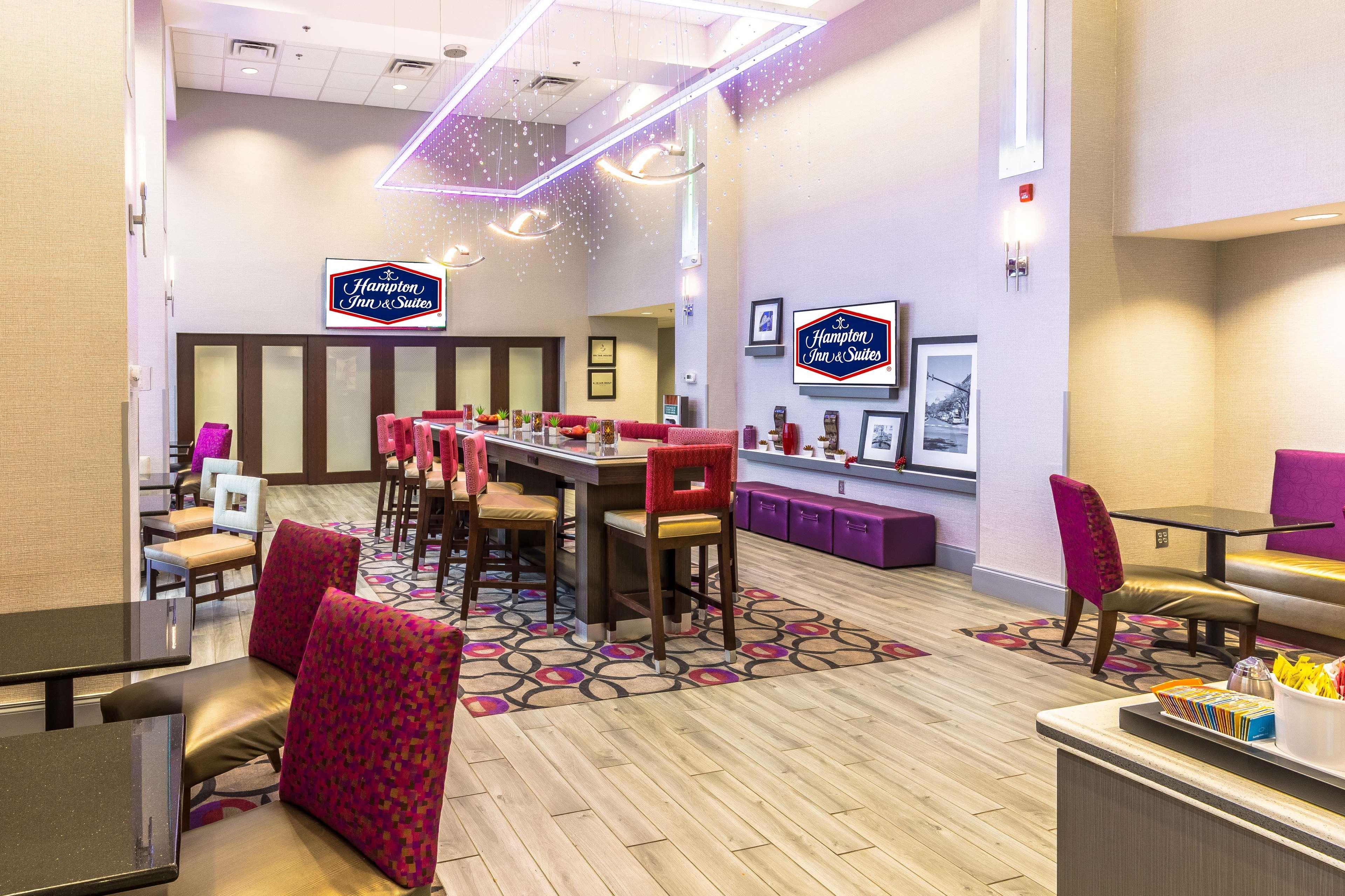 Hampton Inn & Suites Дублин Экстерьер фото