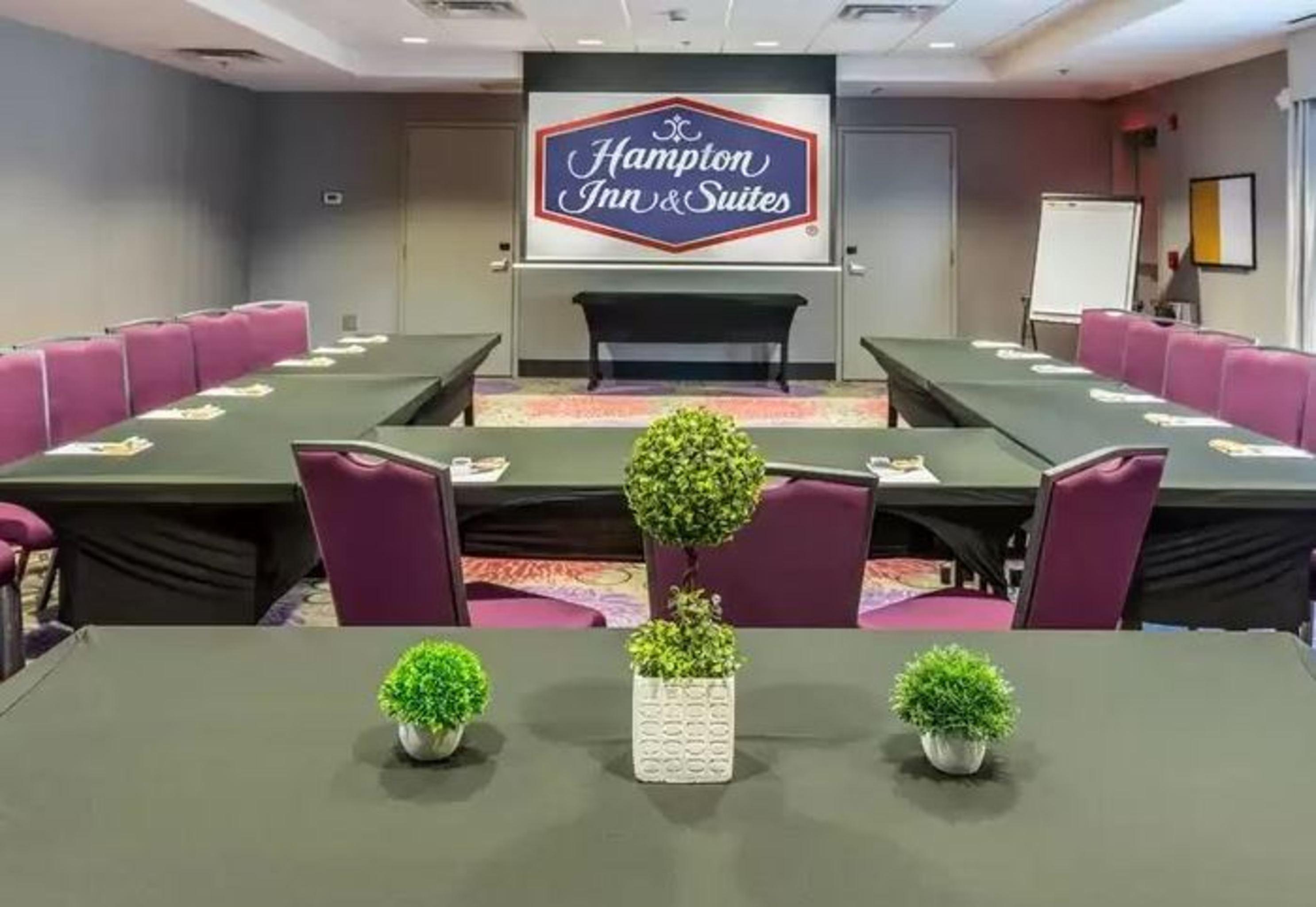 Hampton Inn & Suites Дублин Экстерьер фото