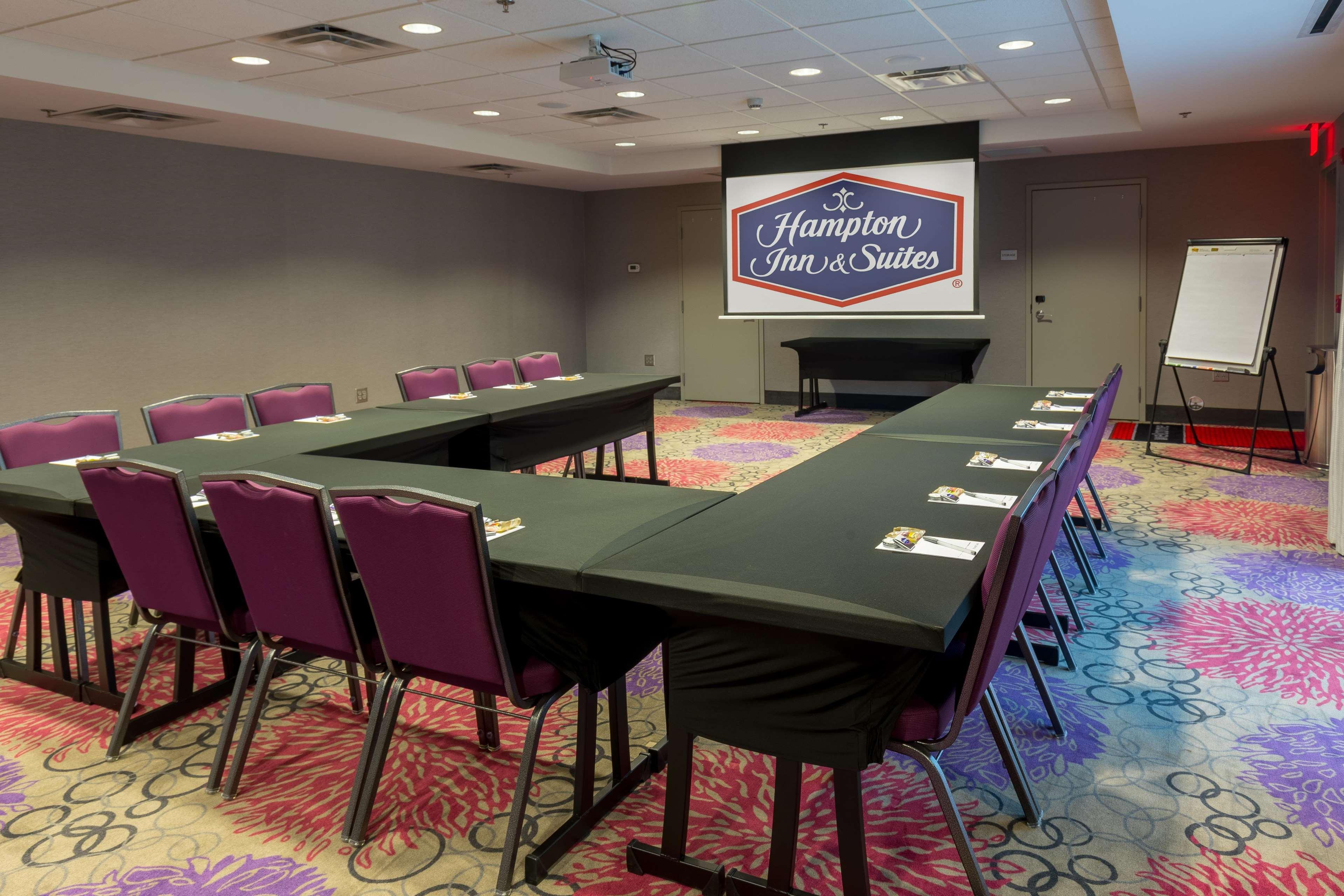 Hampton Inn & Suites Дублин Экстерьер фото