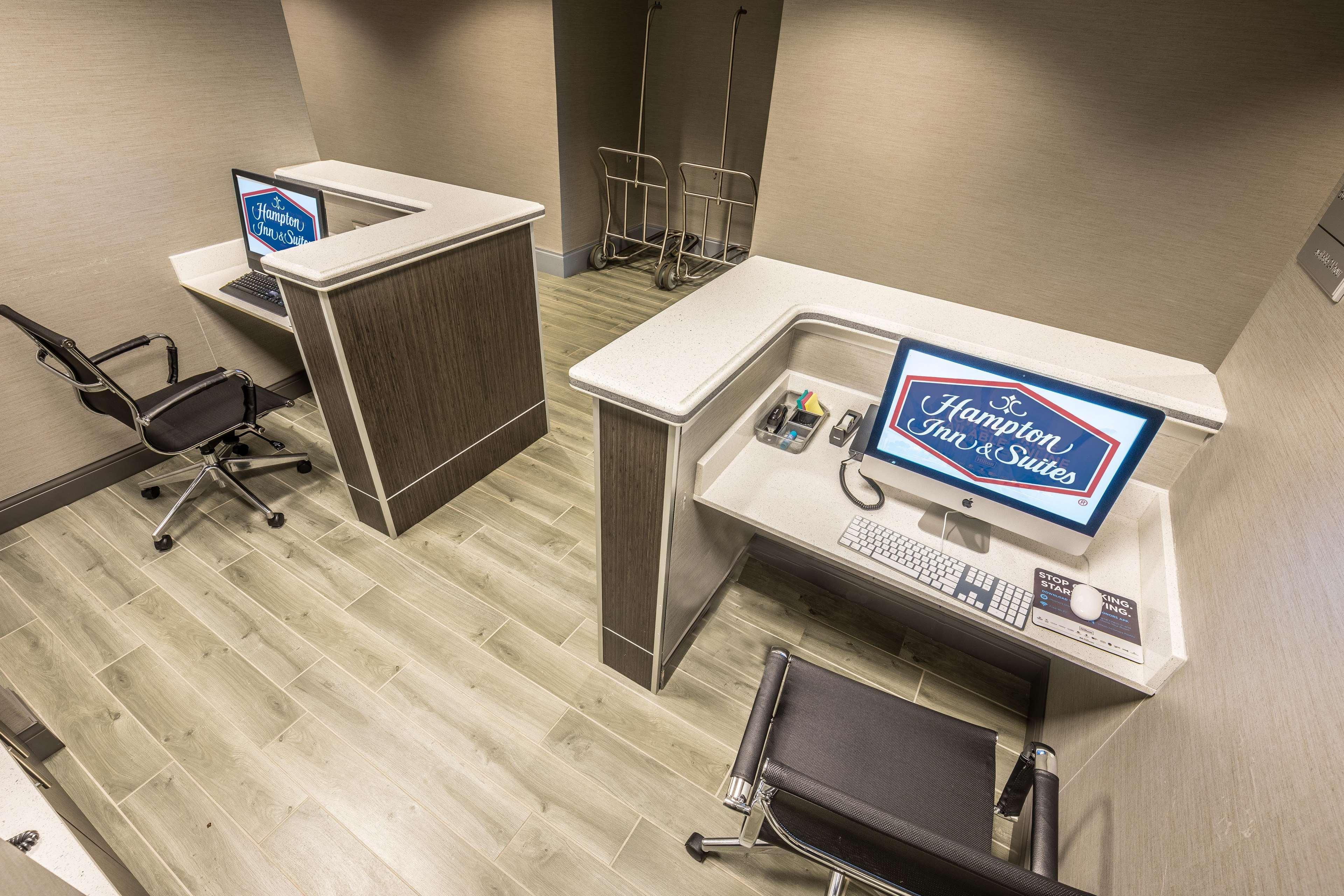 Hampton Inn & Suites Дублин Экстерьер фото