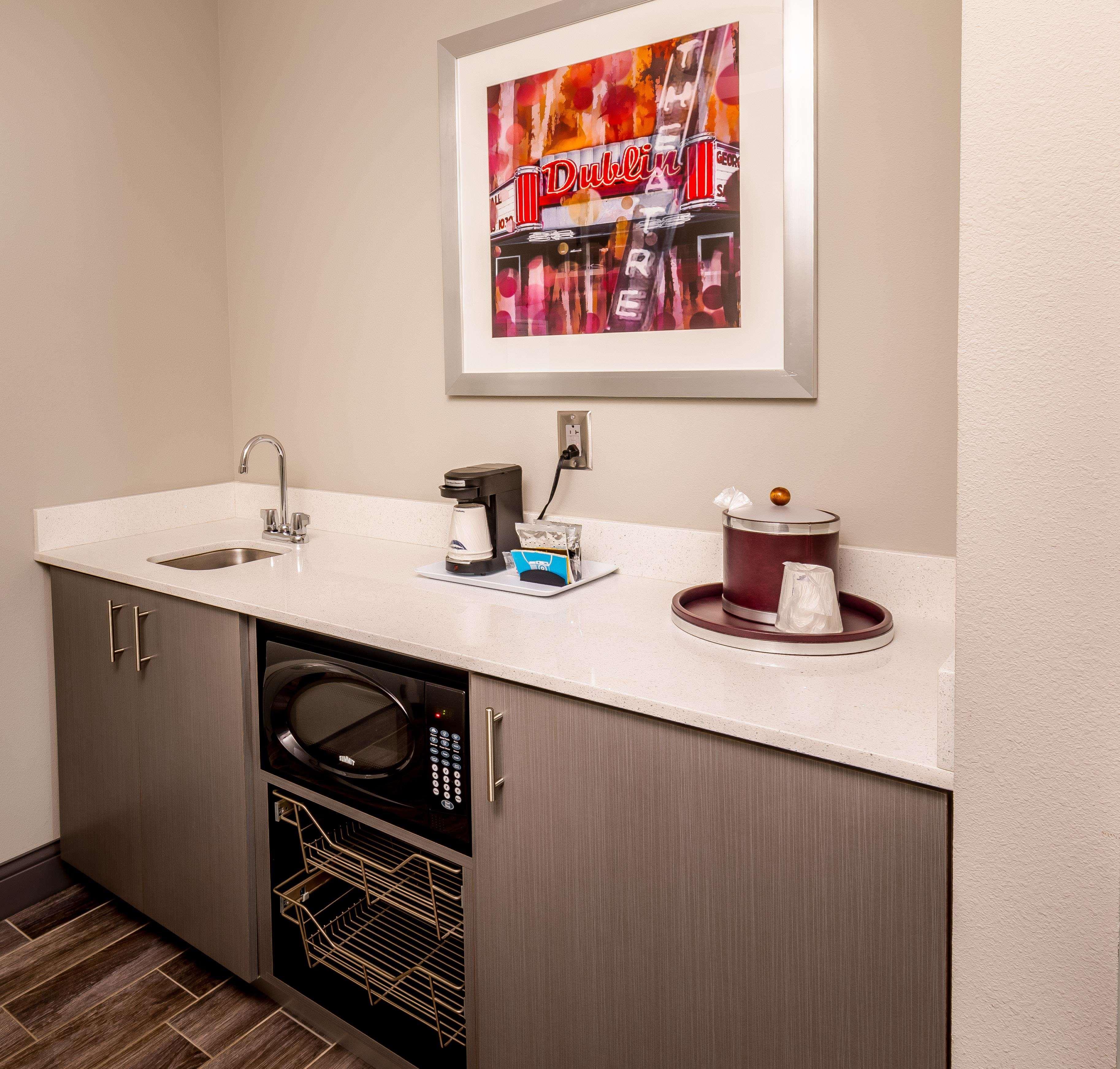 Hampton Inn & Suites Дублин Экстерьер фото