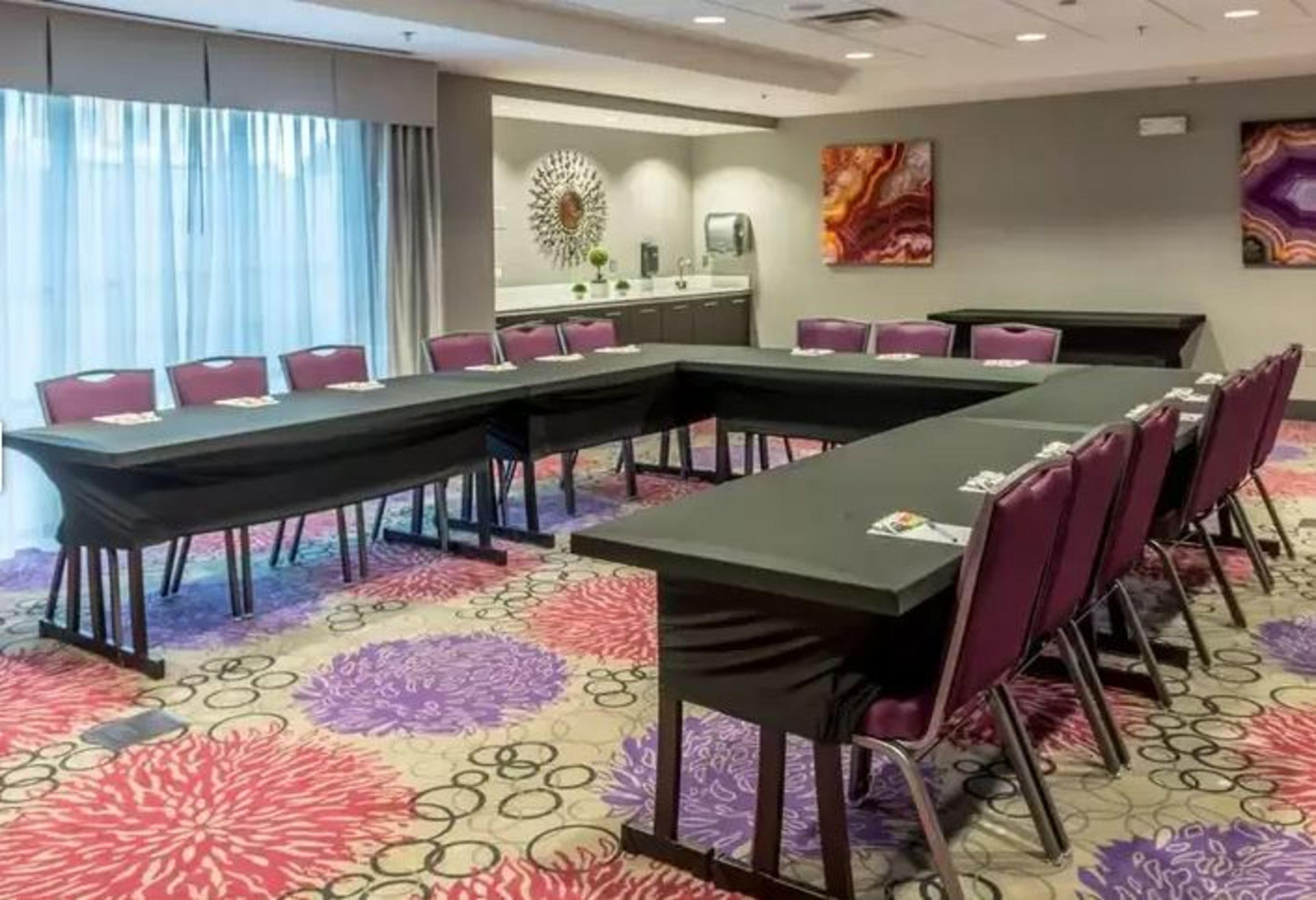 Hampton Inn & Suites Дублин Экстерьер фото