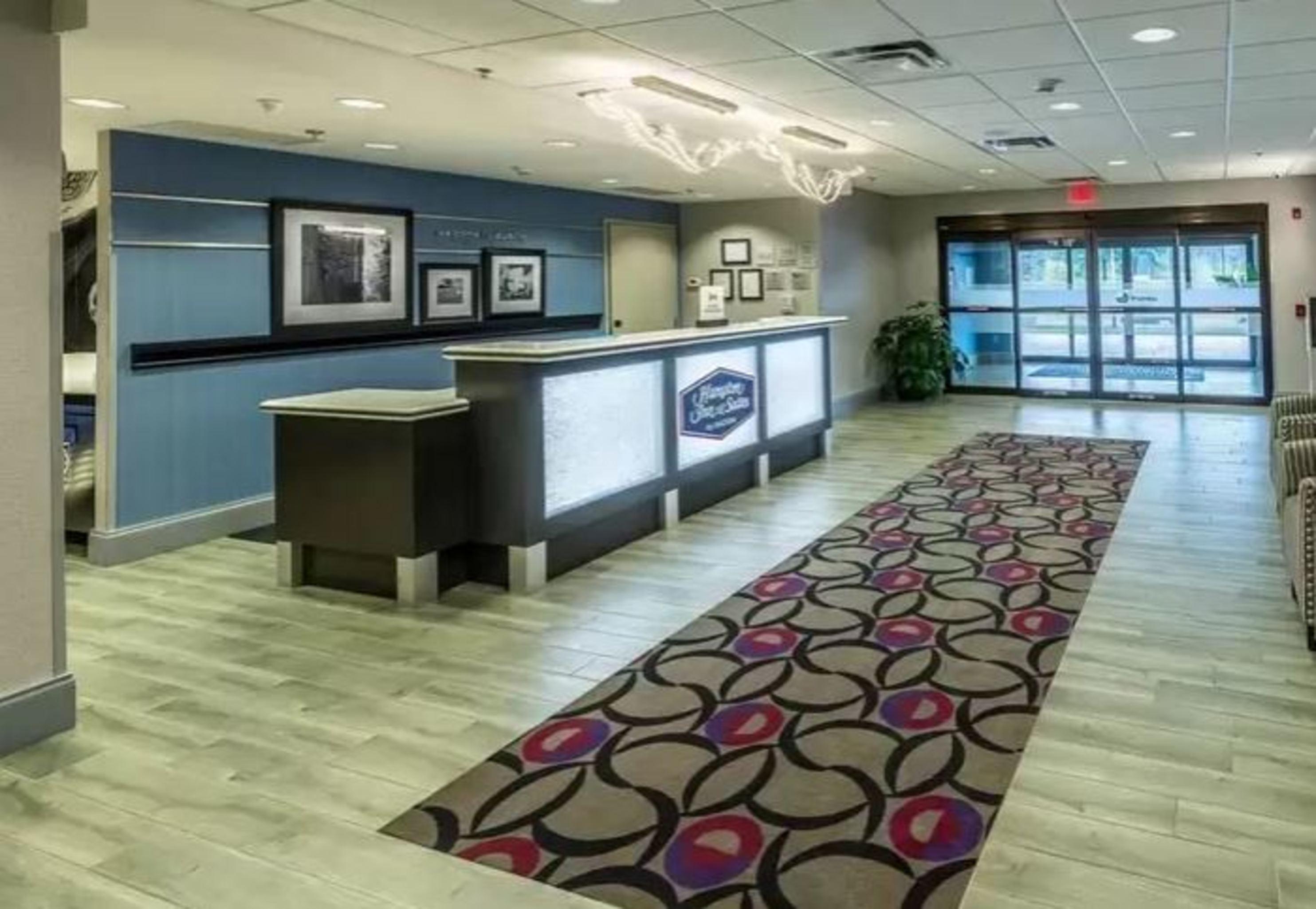 Hampton Inn & Suites Дублин Экстерьер фото