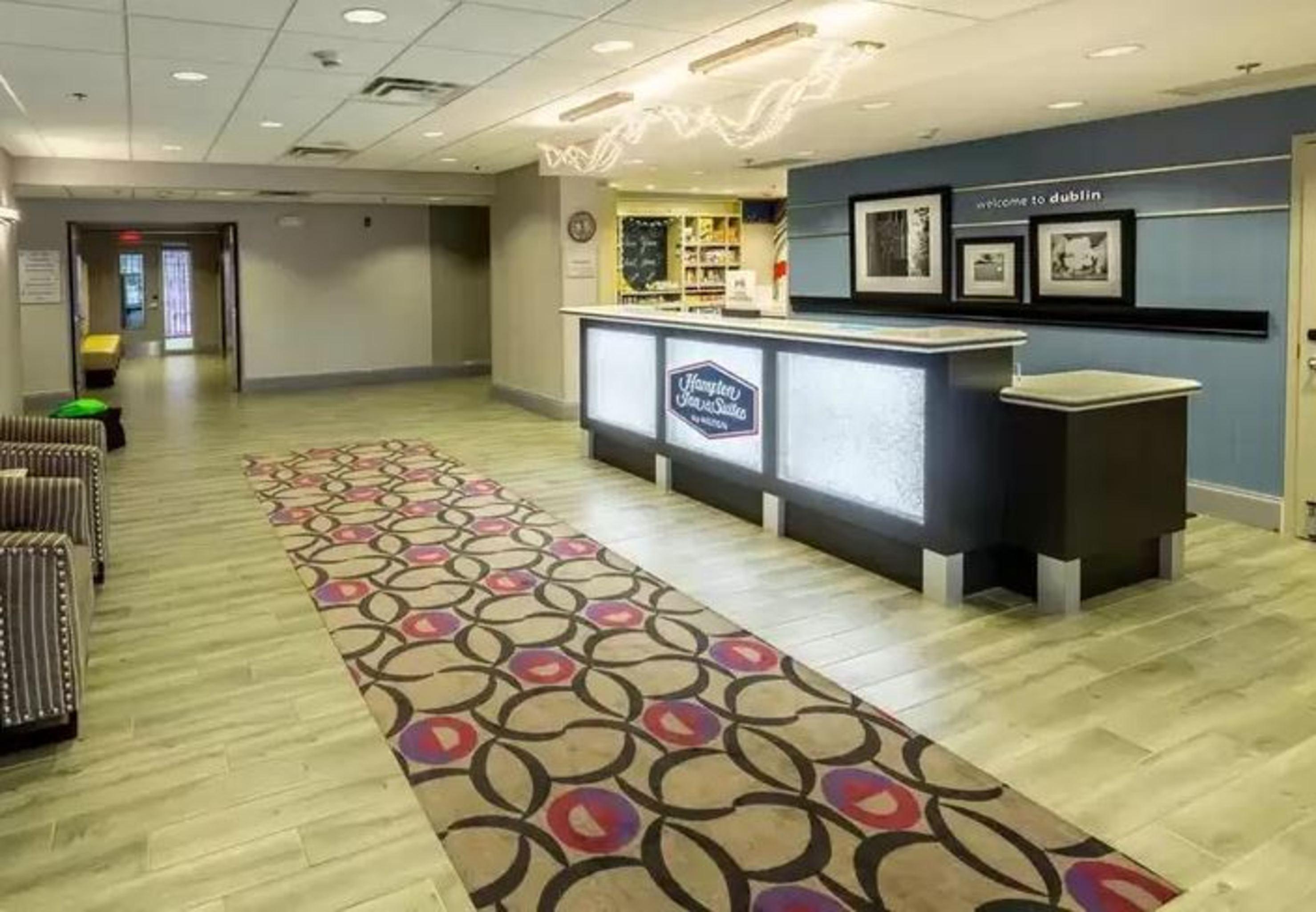 Hampton Inn & Suites Дублин Экстерьер фото