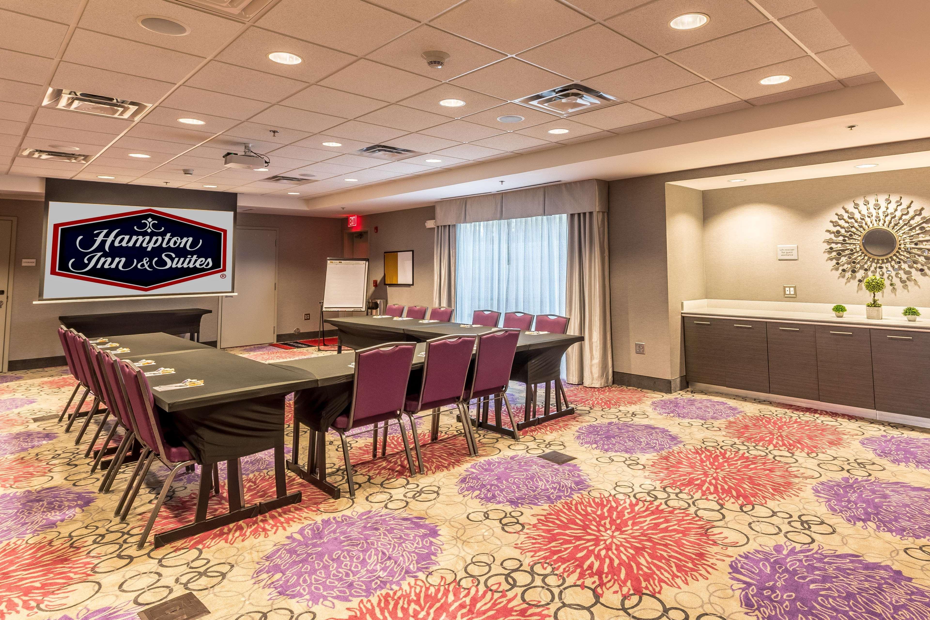 Hampton Inn & Suites Дублин Экстерьер фото