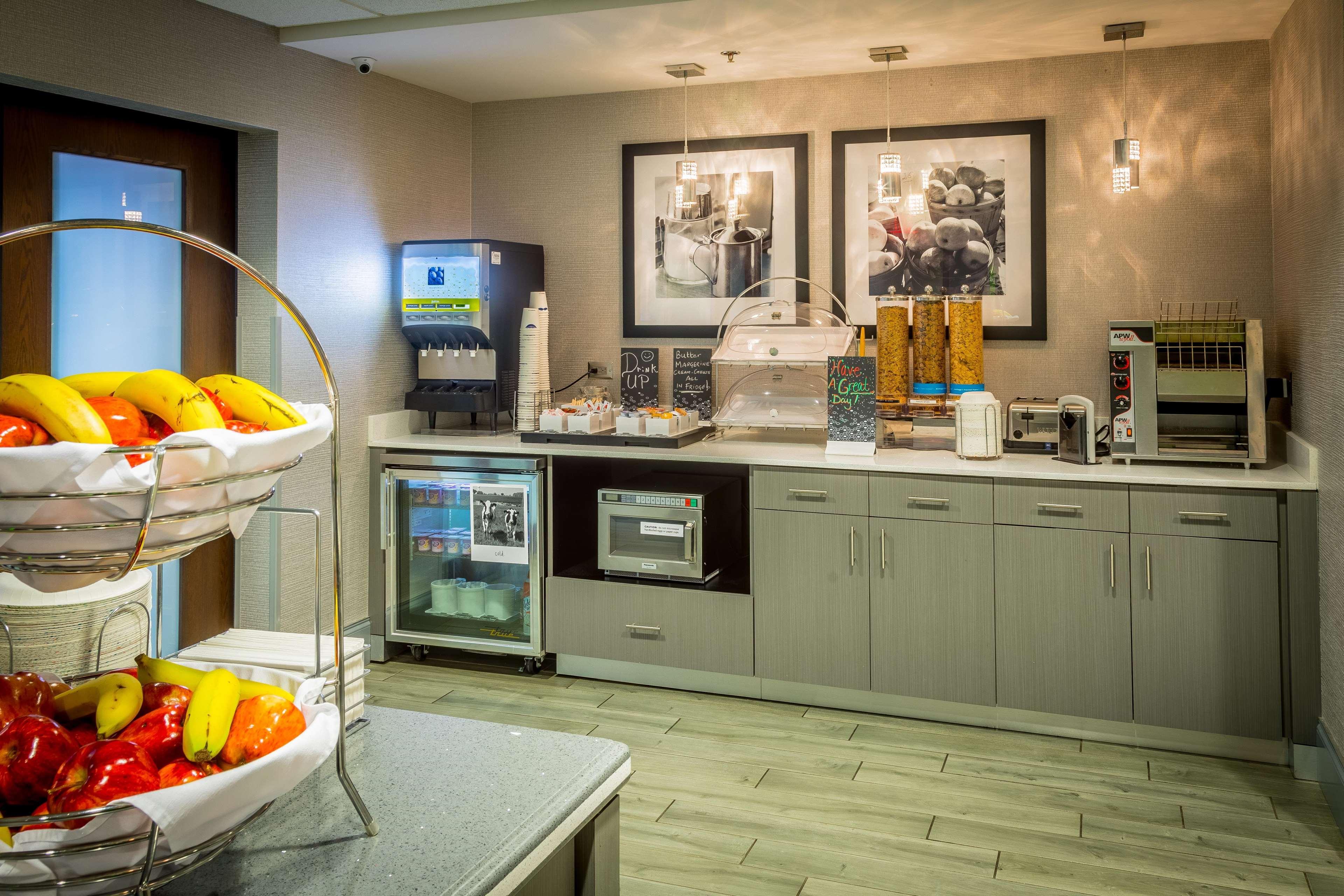 Hampton Inn & Suites Дублин Экстерьер фото