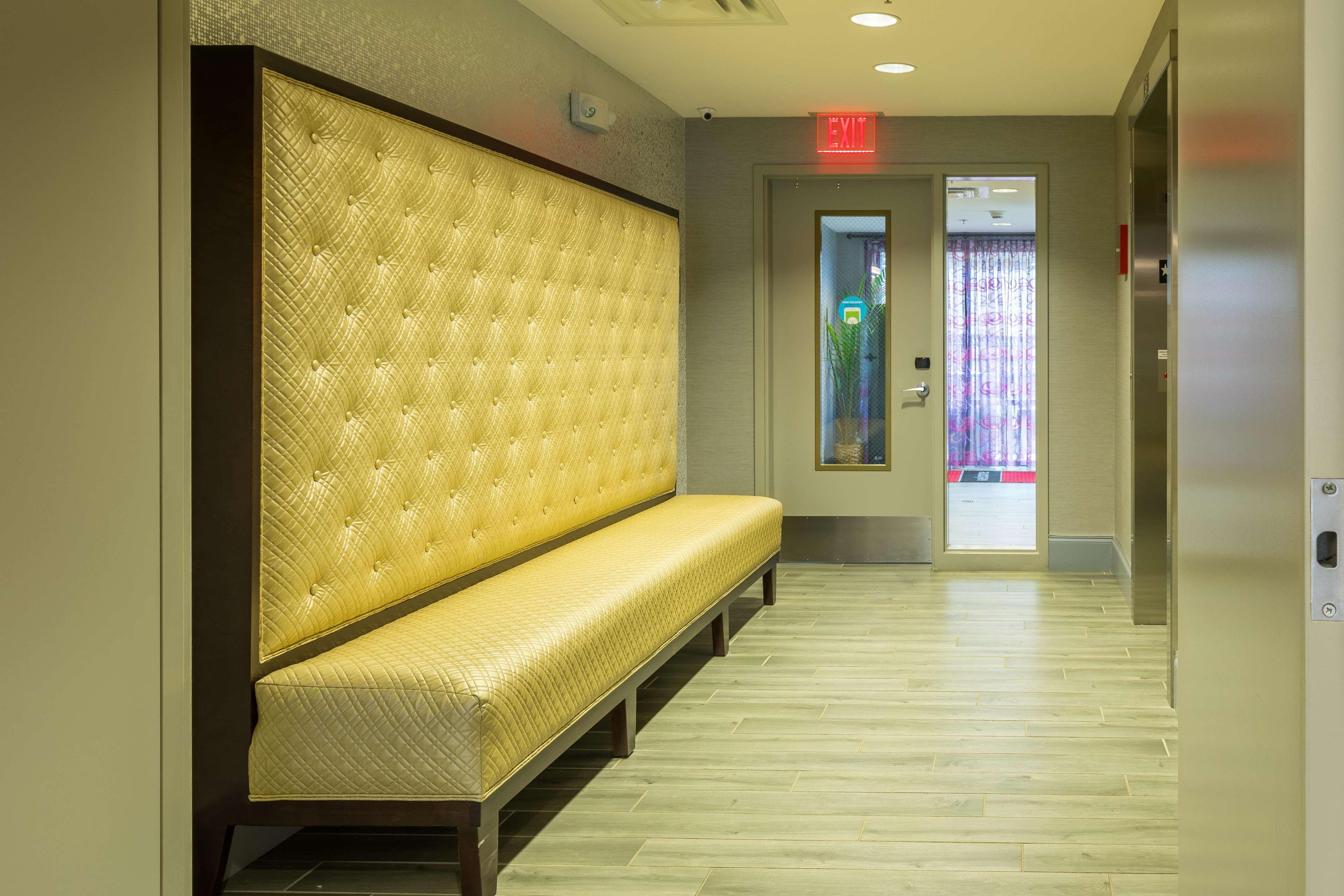 Hampton Inn & Suites Дублин Экстерьер фото