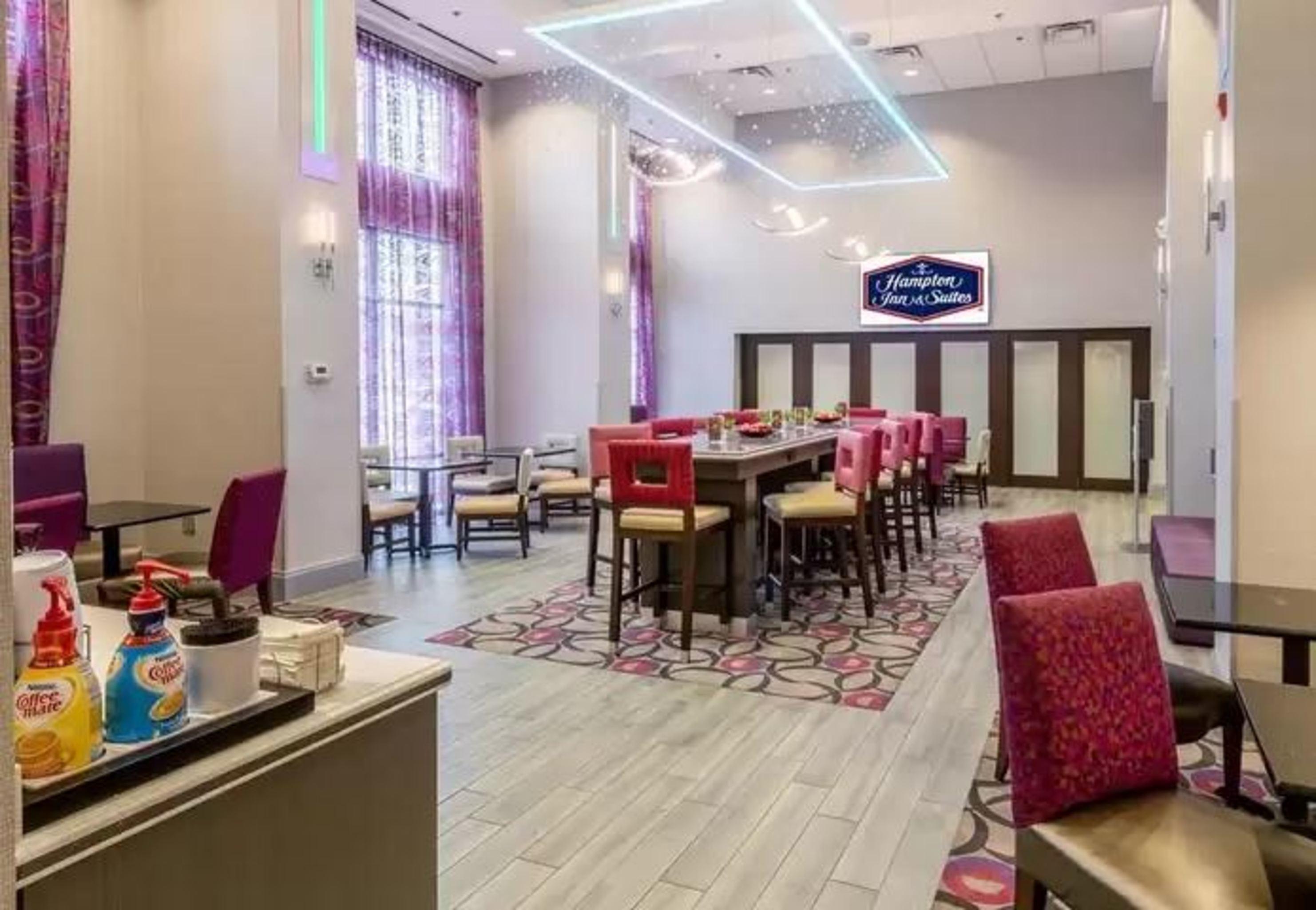 Hampton Inn & Suites Дублин Экстерьер фото