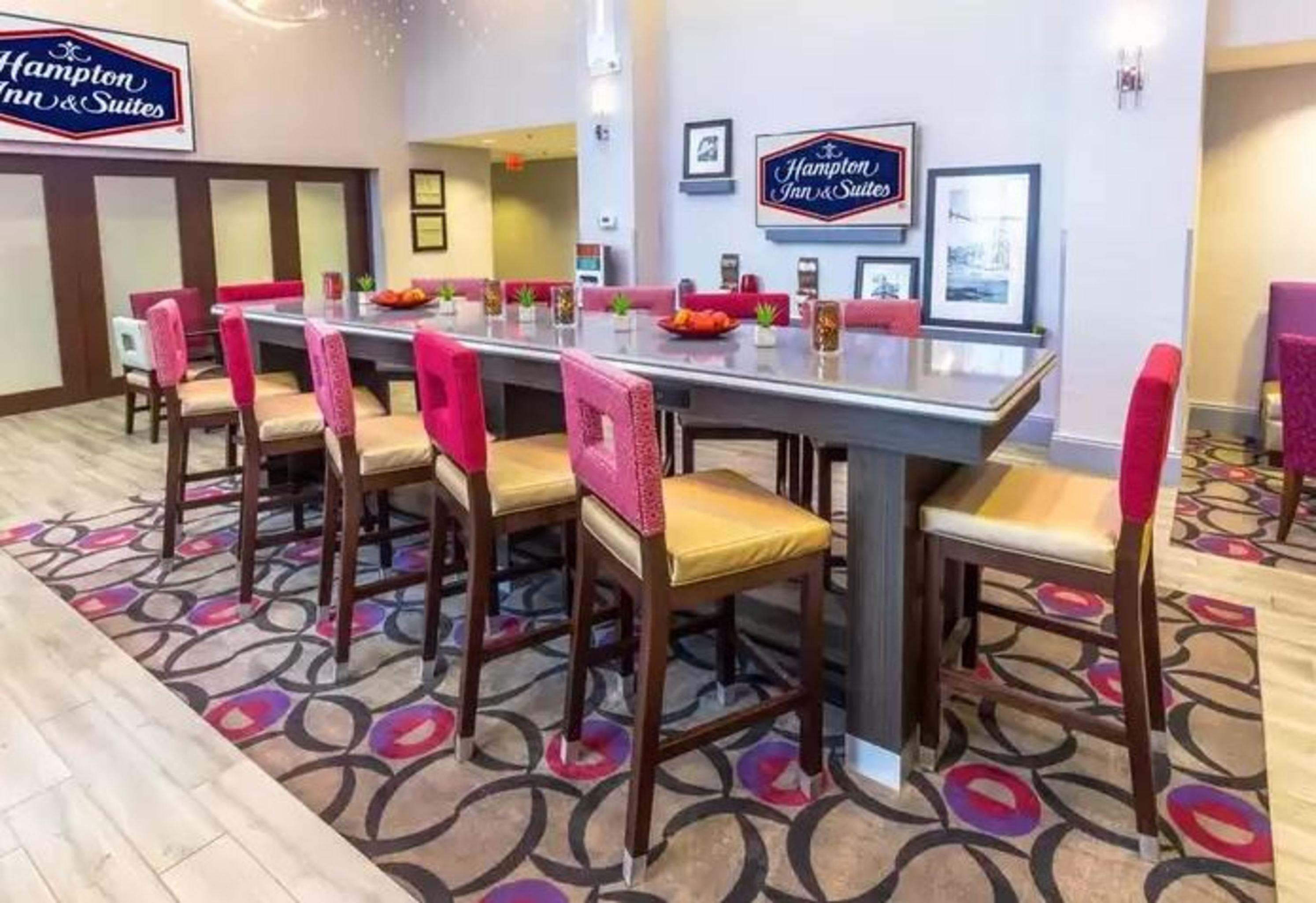 Hampton Inn & Suites Дублин Экстерьер фото