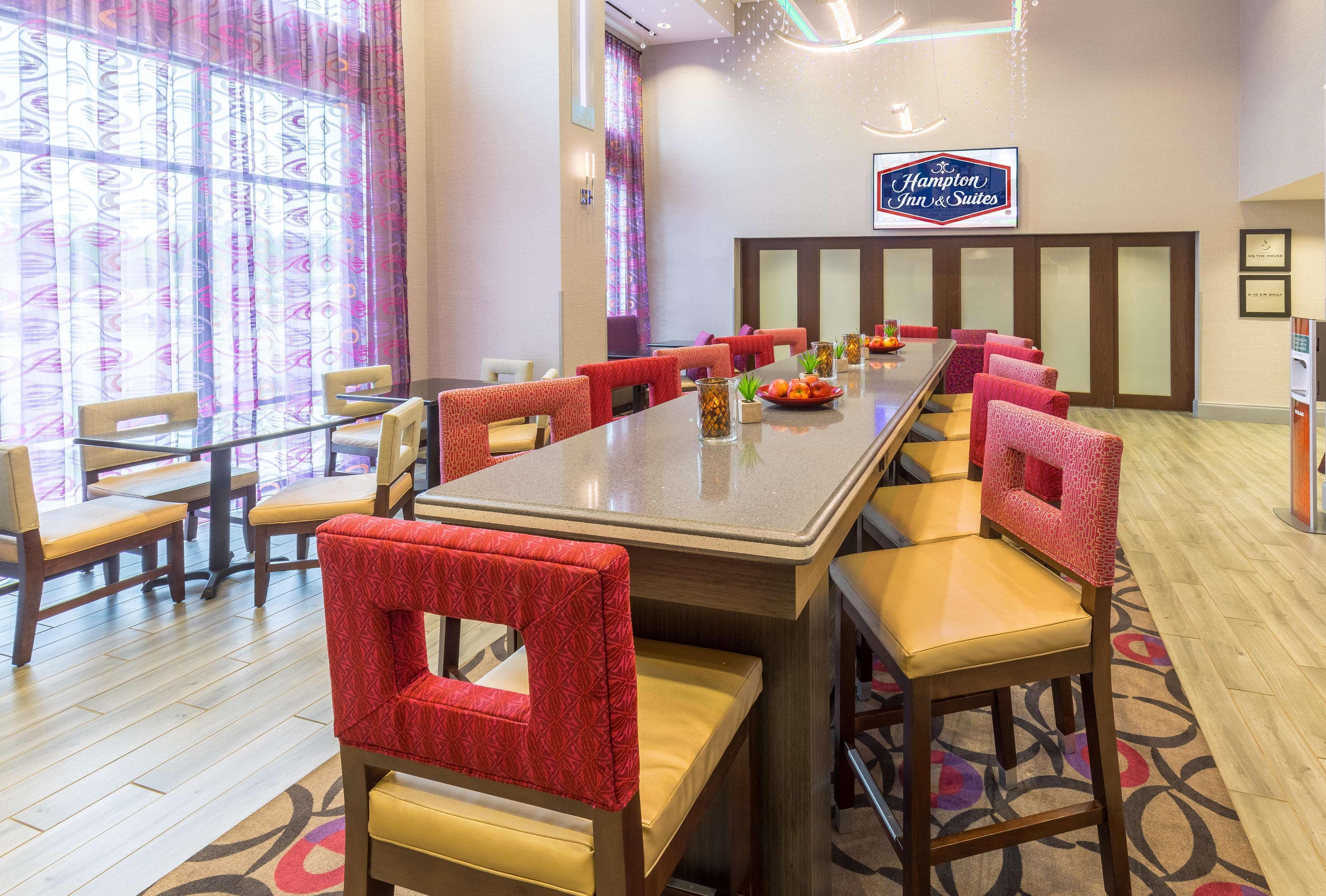 Hampton Inn & Suites Дублин Экстерьер фото