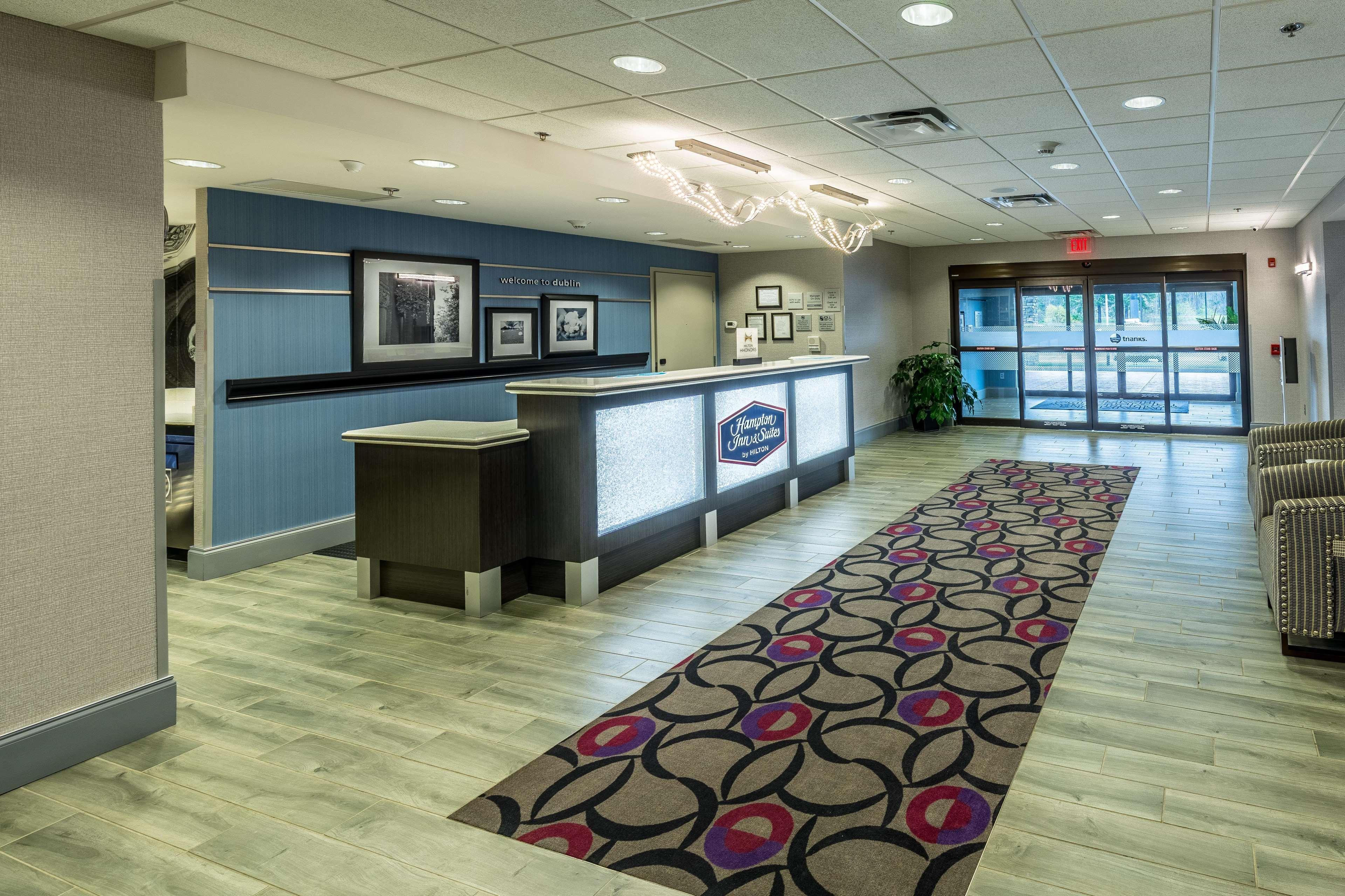 Hampton Inn & Suites Дублин Экстерьер фото