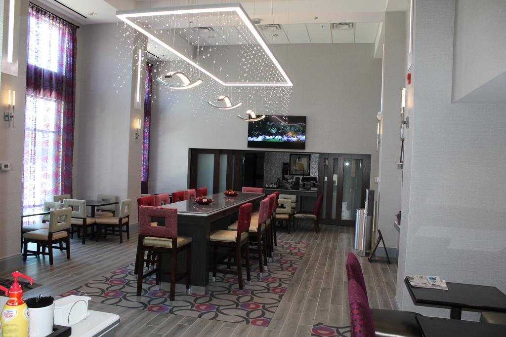 Hampton Inn & Suites Дублин Экстерьер фото